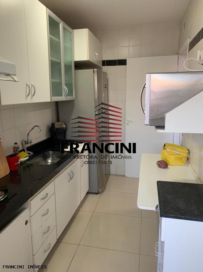 Apartamento à venda com 2 quartos, 72m² - Foto 4