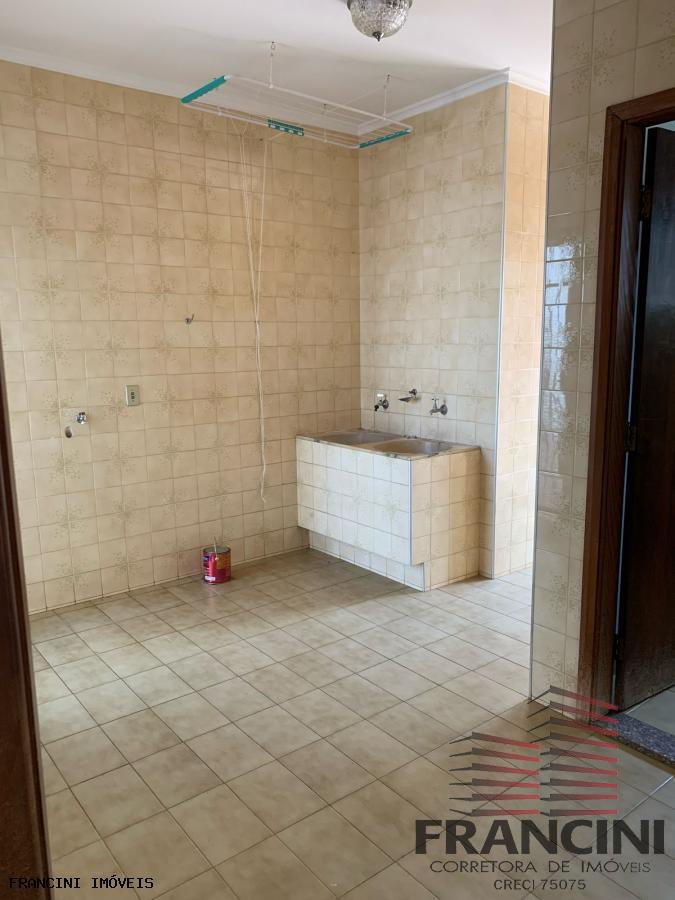 Casa para alugar com 3 quartos, 200m² - Foto 3