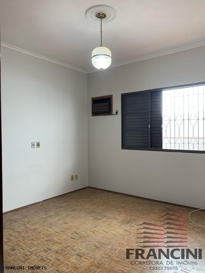 Casa para alugar com 3 quartos, 200m² - Foto 26