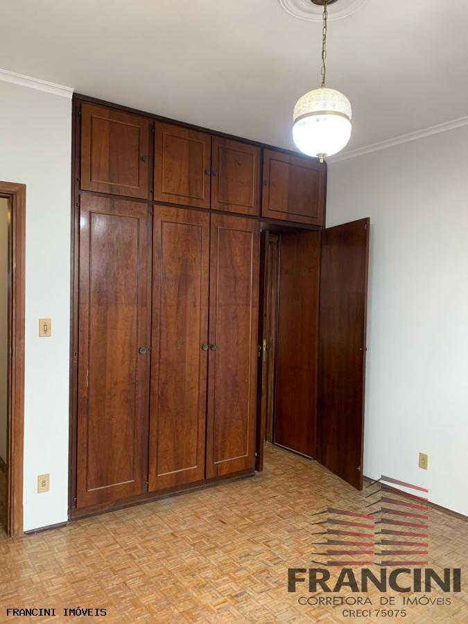 Casa para alugar com 3 quartos, 200m² - Foto 25