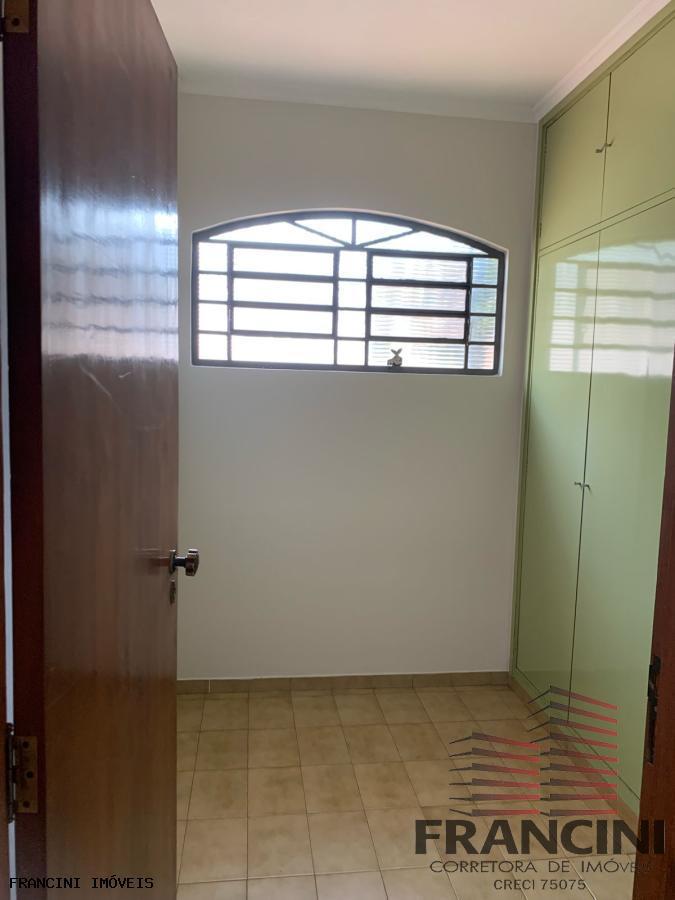 Casa para alugar com 3 quartos, 200m² - Foto 19