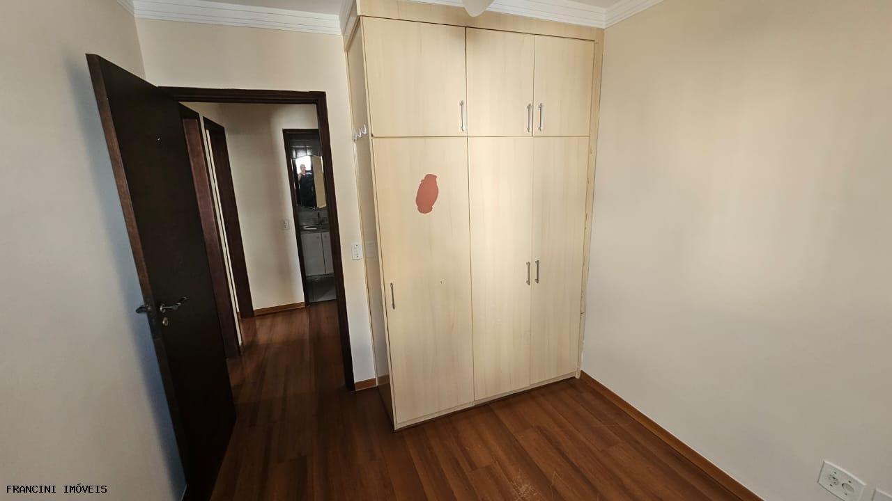 Apartamento para alugar com 3 quartos, 81m² - Foto 13