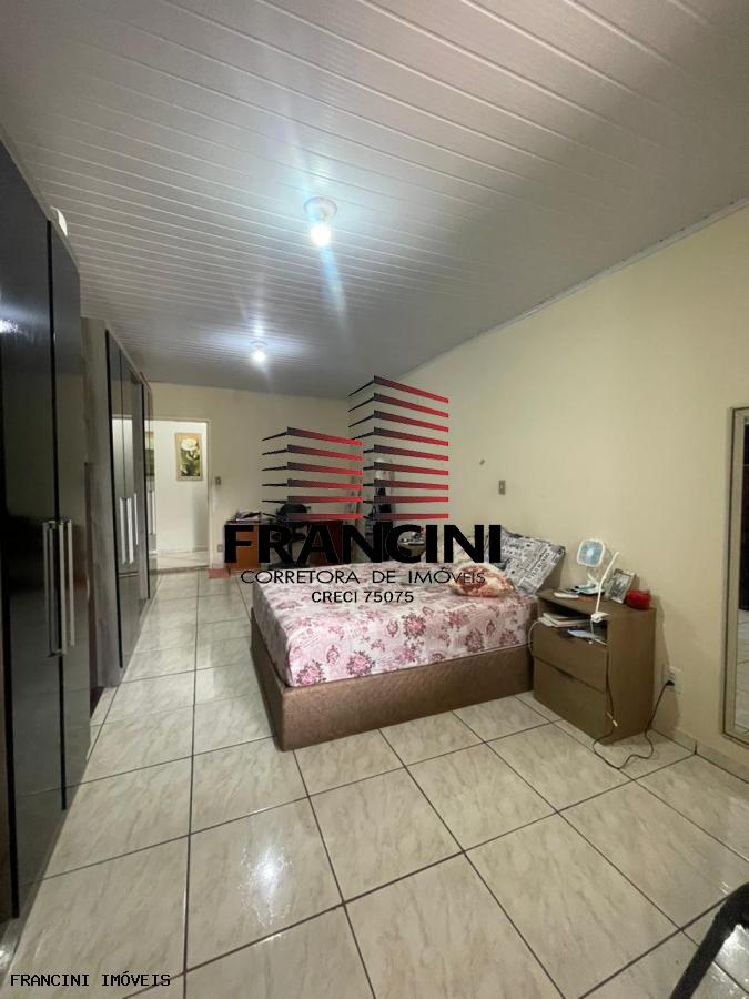 Apartamento para alugar com 3 quartos, 200m² - Foto 2